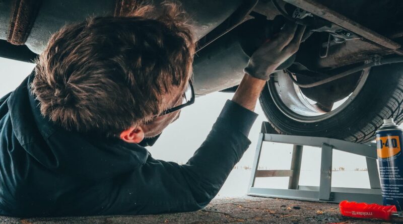 A Guide to Checking and Cleaning Your Car's Leaf Springs